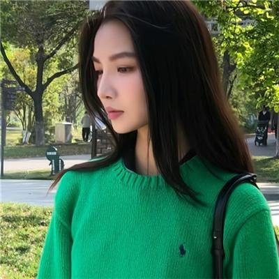 他在窥着你